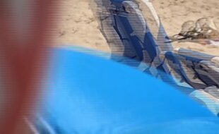 Duas Maduras Mostrando A Buceta Na Praia
